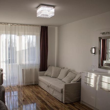 Apartamento Tp Spacious Stylish Free Parking Szeged Exterior foto