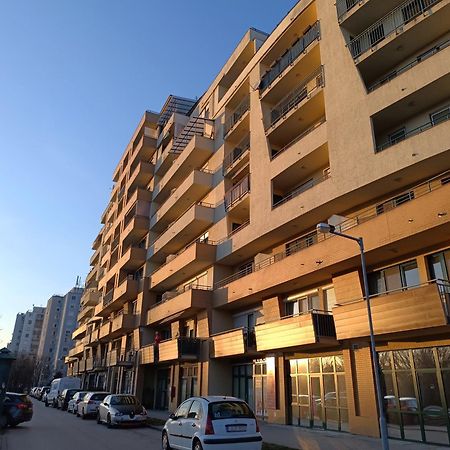 Apartamento Tp Spacious Stylish Free Parking Szeged Exterior foto