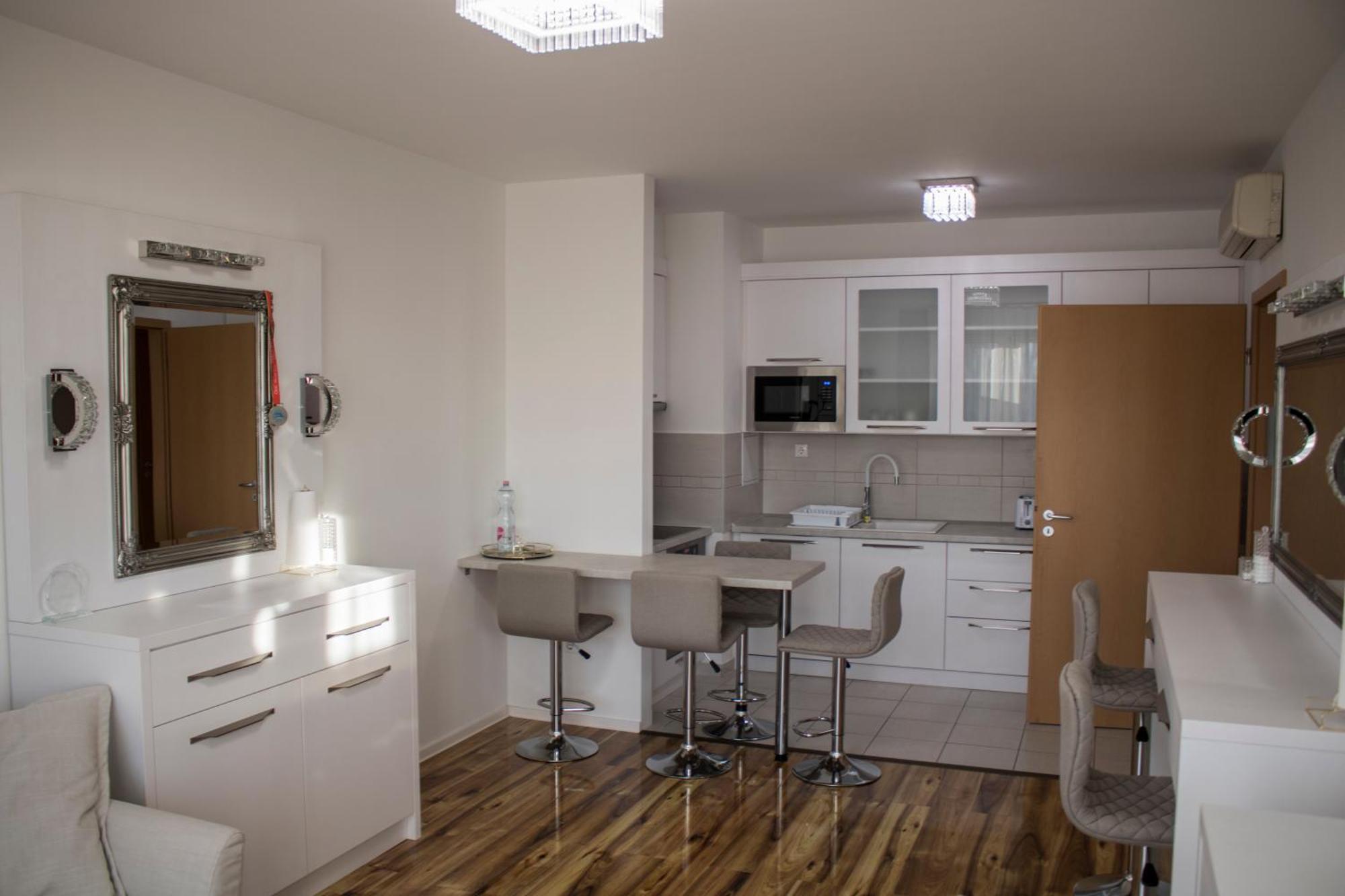 Apartamento Tp Spacious Stylish Free Parking Szeged Exterior foto