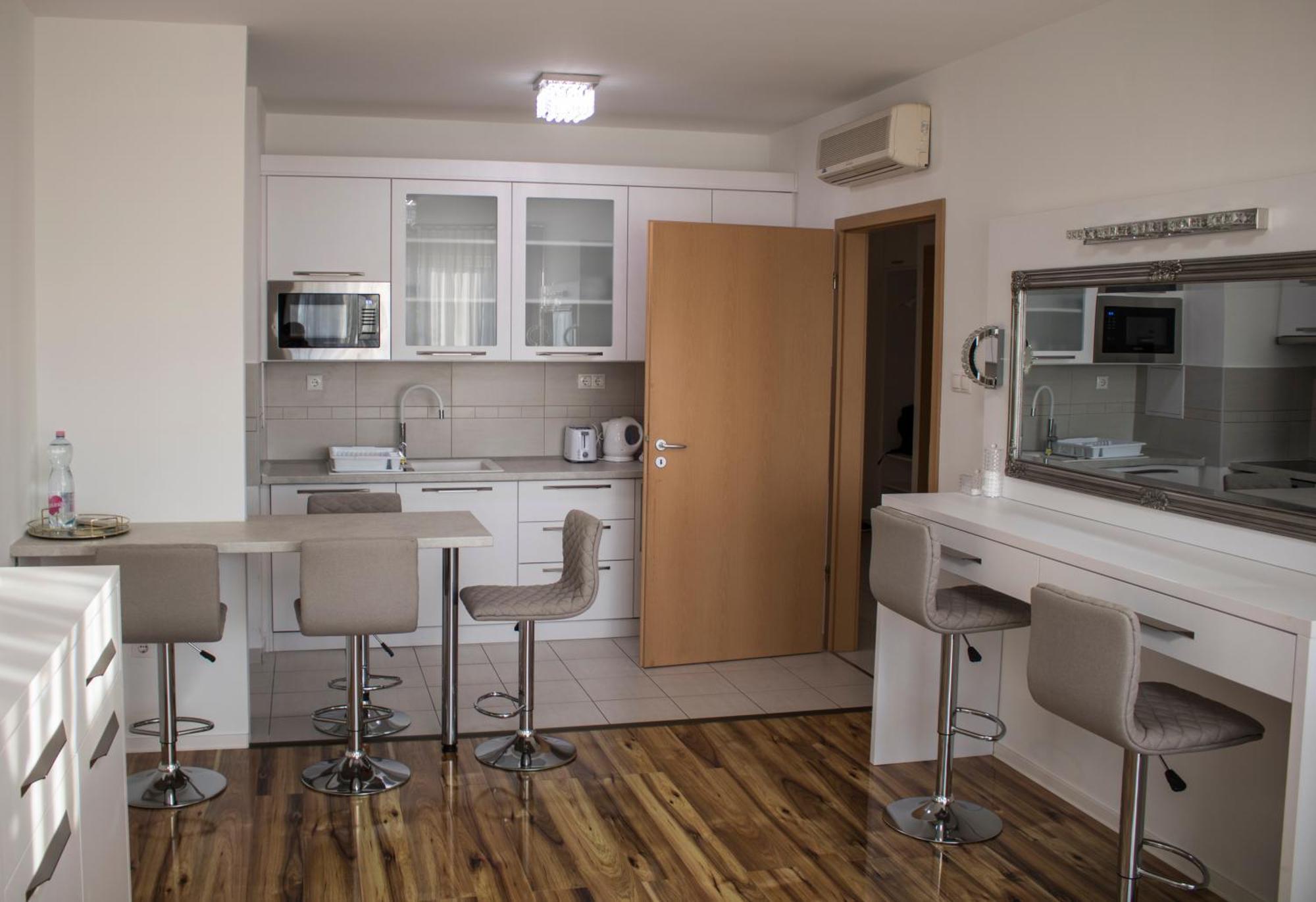 Apartamento Tp Spacious Stylish Free Parking Szeged Exterior foto